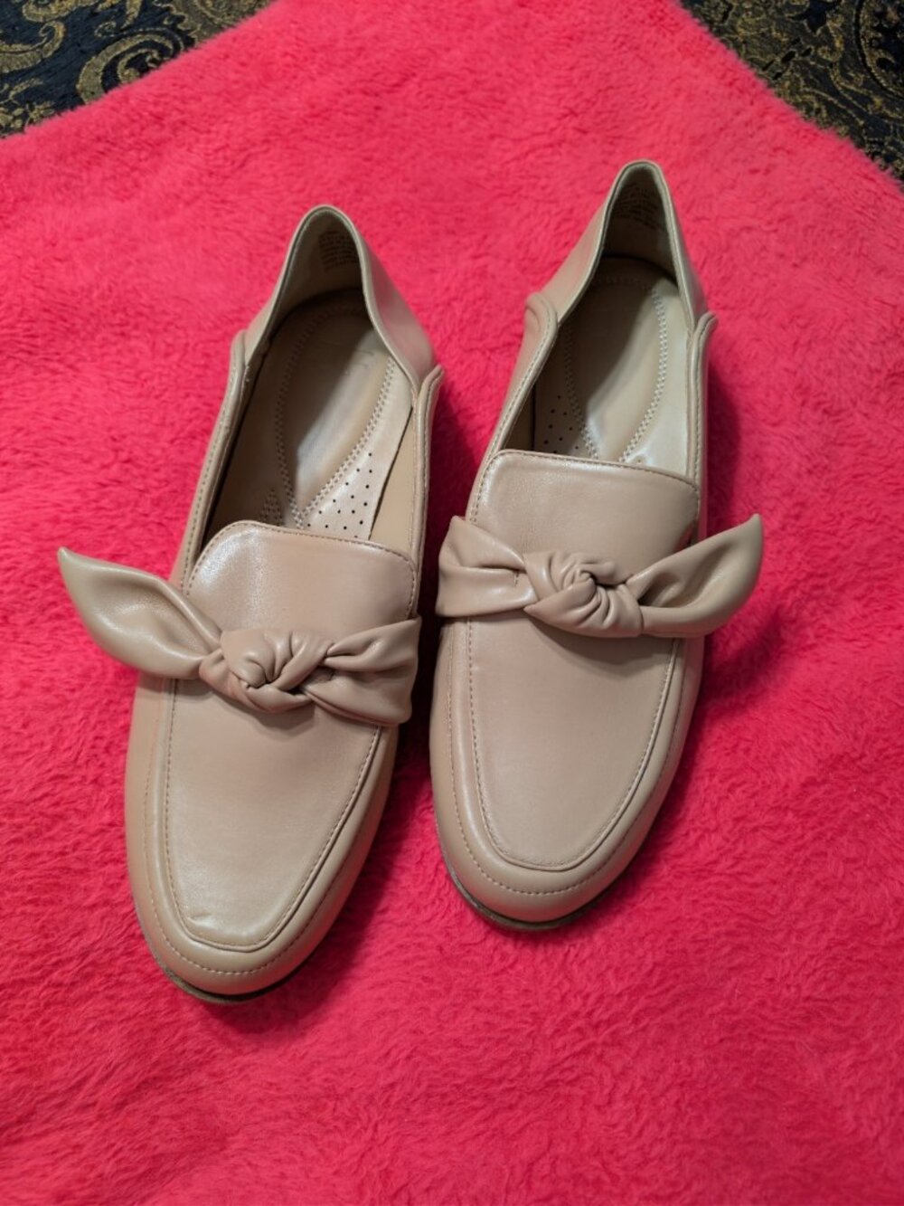 Journee Collection Wynna Nude Beige Flat Loafers Women's Size 9.5 Knot Bow